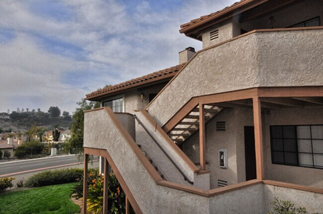 Building Photo - Immaculate Upper End 1 Bed 1 Bath Condo in...