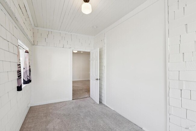 Building Photo - 21 Tamalpais Ave