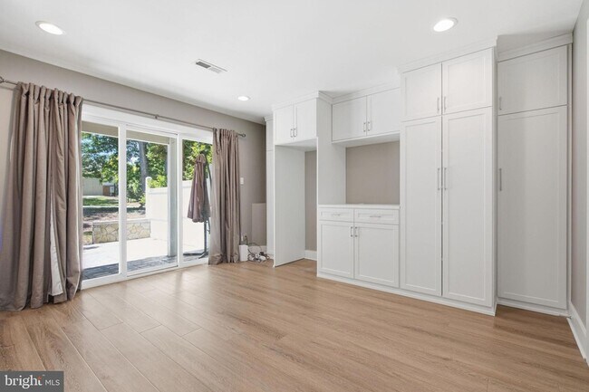 Building Photo - 12087 Edgemere Cir