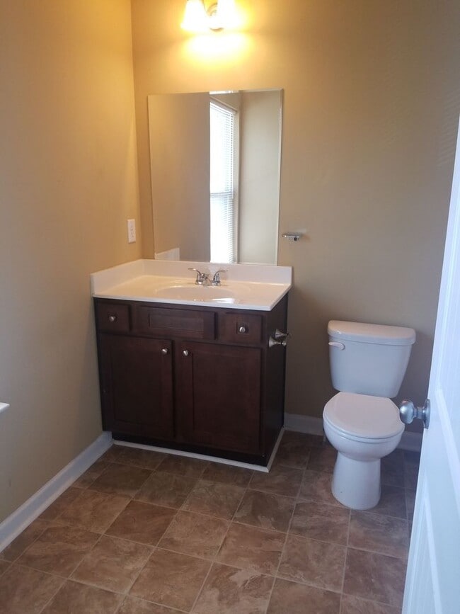 Building Photo - 3008 Bonnes Dr