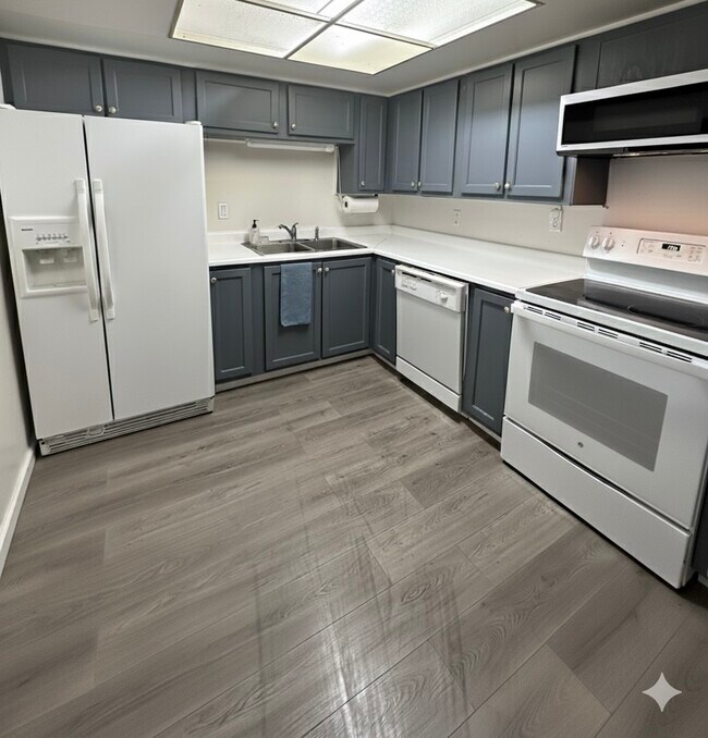 Building Photo - 602 Lakeview Cir SE