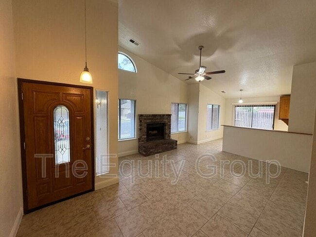 Building Photo - 1642 N Goddard St