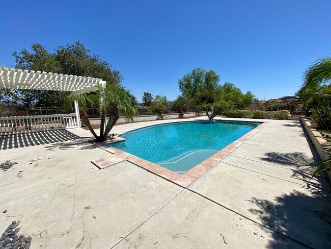 Building Photo - Executive 5 BR Home With Pool RV Parking H...