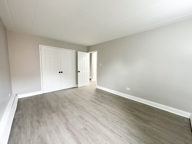 Building Photo - 2035 W Granville Ave