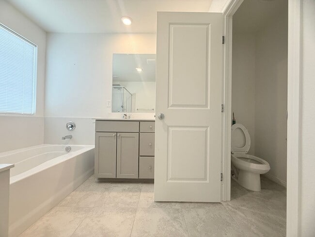 Building Photo - Wonderful upgraded two story single house