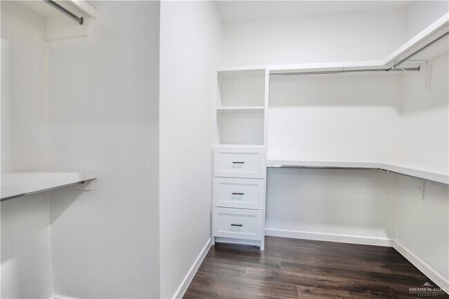 Building Photo - 23 Cassandra St