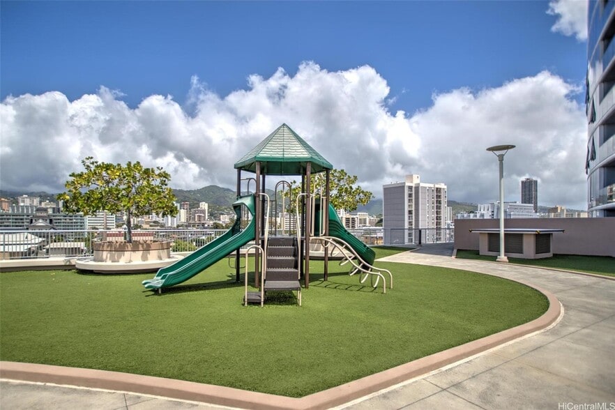 Building Photo - 1296 Kapiolani Blvd