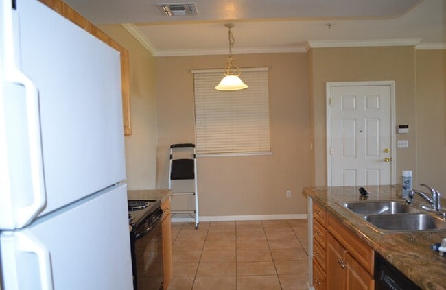 Building Photo - 1360 Shady Ln