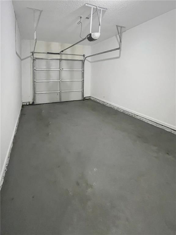 Building Photo - 5000 Lincoln Dr