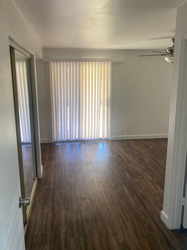 Building Photo - Nicely updated 3/2 SFH in Glendale w no HOA