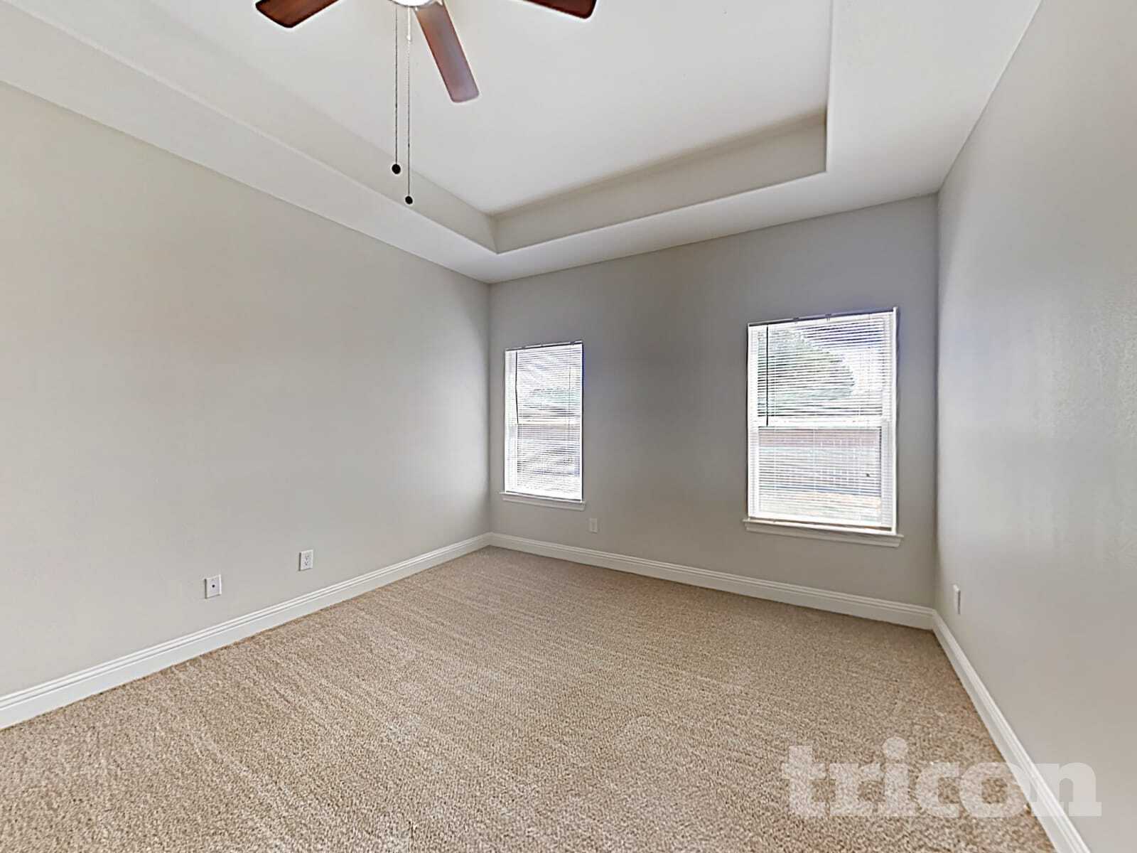 Building Photo - 1002 Woodcrest Dr