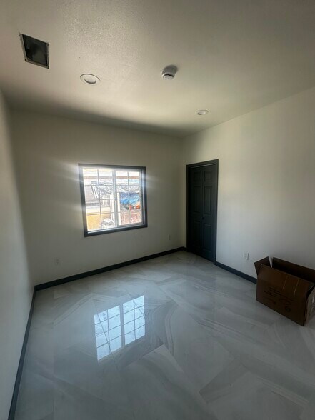 Building Photo - 2304 W Cubbon St