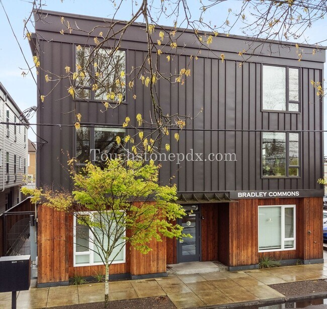 Building Photo - 2nd MONTH RENT FREE!- Contemporary 2 Bedroom, 1.5 Bathroom Apartment