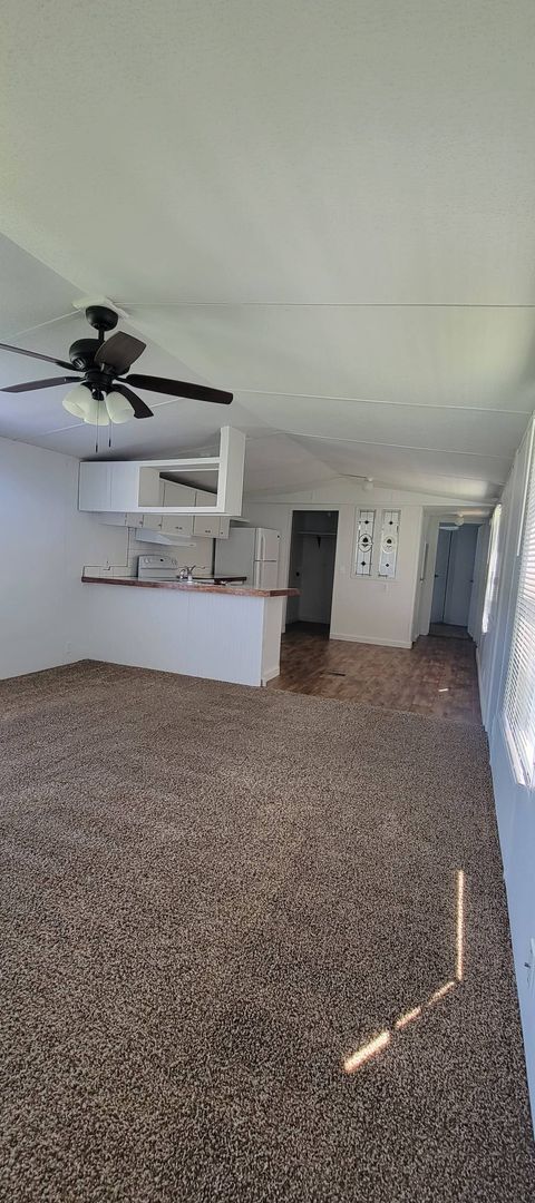 Building Photo - Ready to Move in