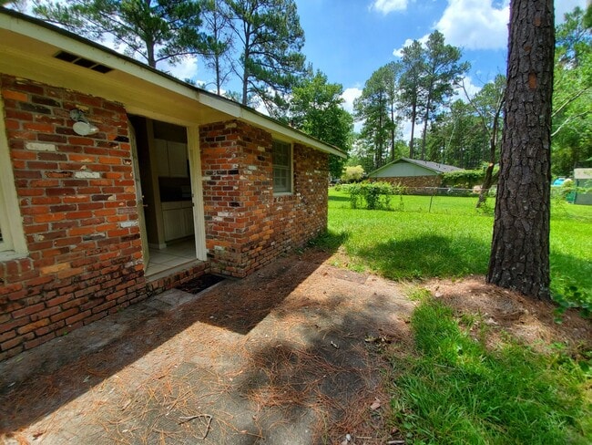 Building Photo - 105 Springdale Rd