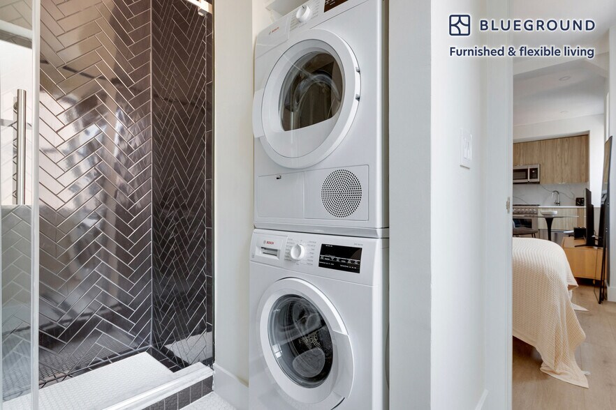 Building Photo - 138 E 38th St