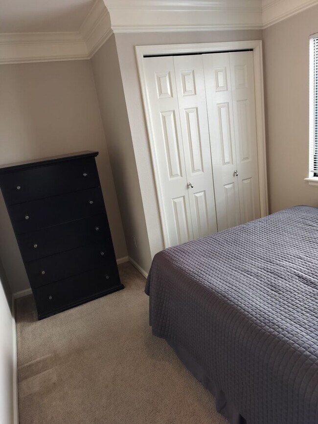 Building Photo - Immediate Move In special- Furnished/Pet friendly/ One bedroom Condo, short term lease of 30 days...