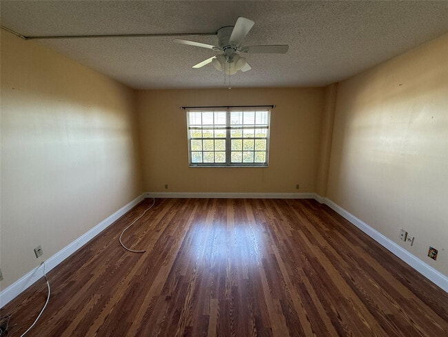 Building Photo - 3575 Brokenwoods Dr