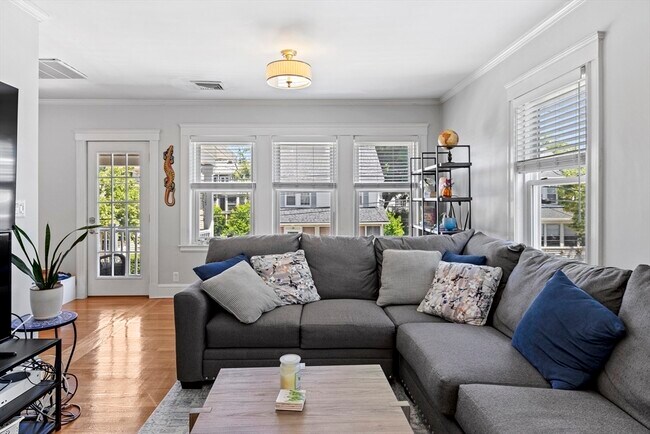 Building Photo - 31 Myrtlebank Ave