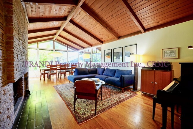 Building Photo - Stylish Greenbrae Home with Sweeping Views...