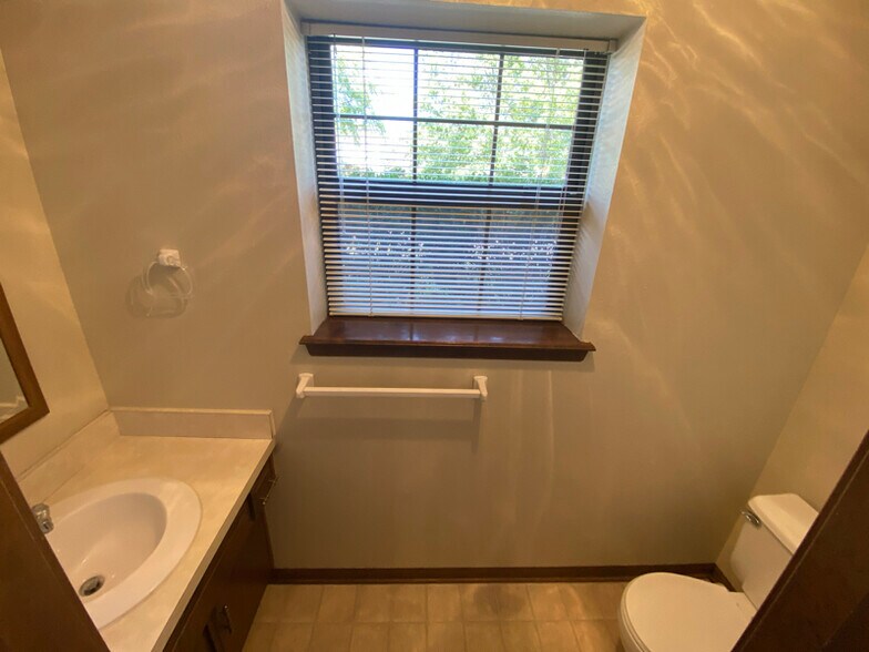 Building Photo - 733 SE Claremont St