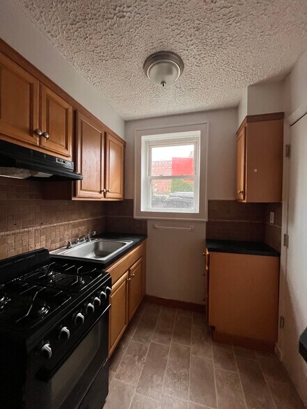 Building Photo - 157 Avenue E
