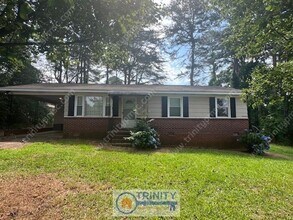 Building Photo - CUTE 3 BED BRICK HOUSE!