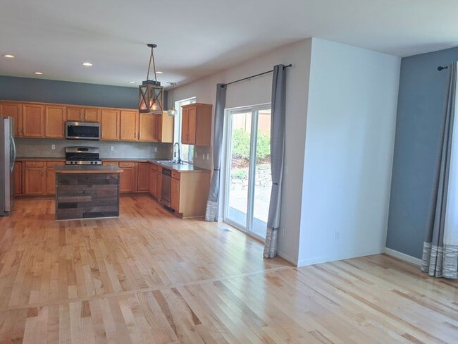 Building Photo - Gorgeous 4 Bedroom Lake Stevens Home in Cr...