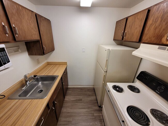 Building Photo - 805 S Circle Dr