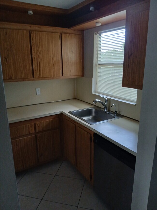 Building Photo - 4700 Lucerne Lakes Blvd
