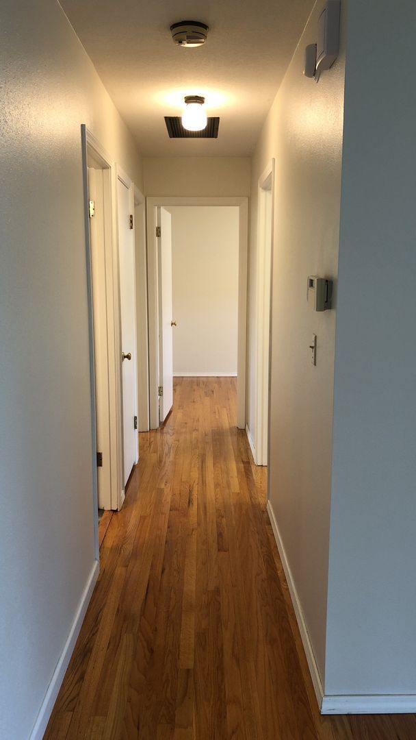 Building Photo - Beautiful Single Level 3/2 Charming NW Cor...