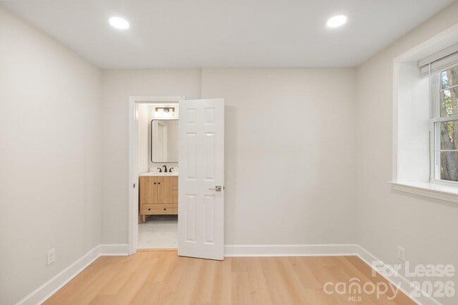 Building Photo - 100 Chadmore Dr