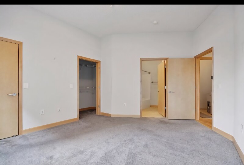 Building Photo - 308 E 18th St