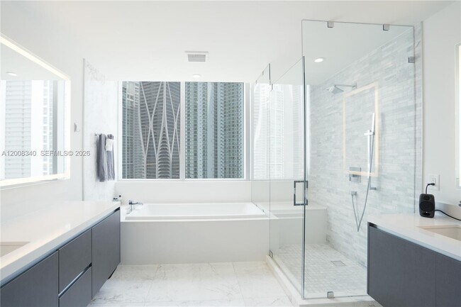 Building Photo - 851 NE 1st Ave