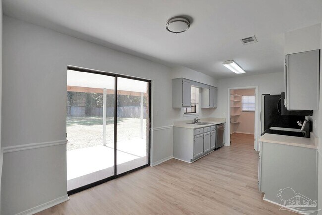 Building Photo - 10601 Silver Creek Dr