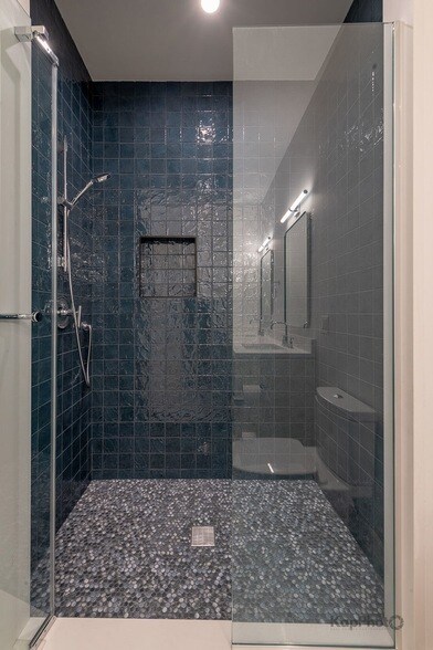 Building Photo - 901 W Cullerton St