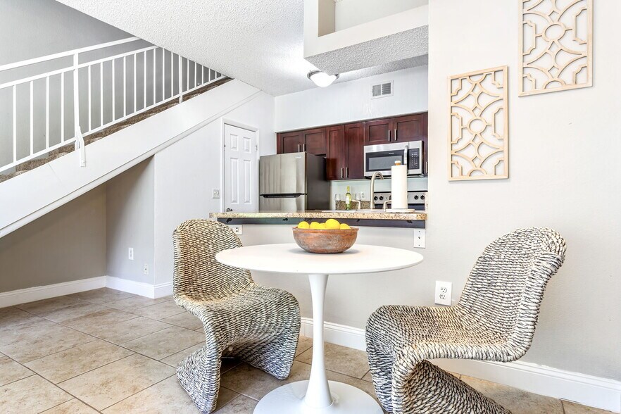 1BR, 1BA - 970SF - Dining Room - Waterford Park Apartment Homes