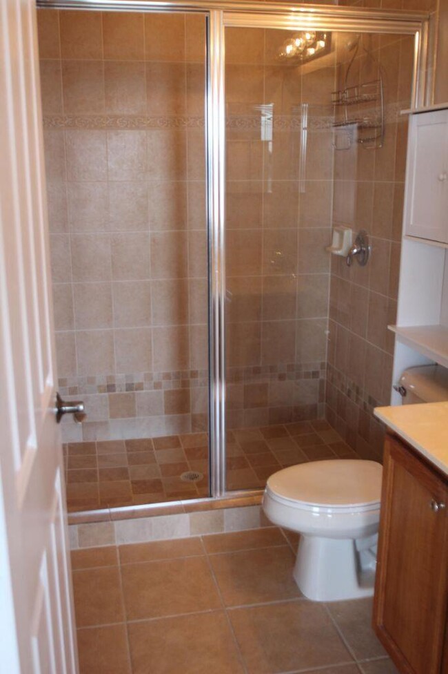 Building Photo - 960 Millbrae Ct