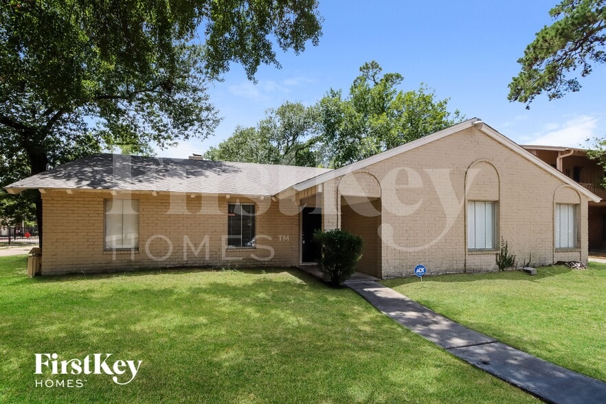 Building Photo - 5603 Sheraton Oaks Dr
