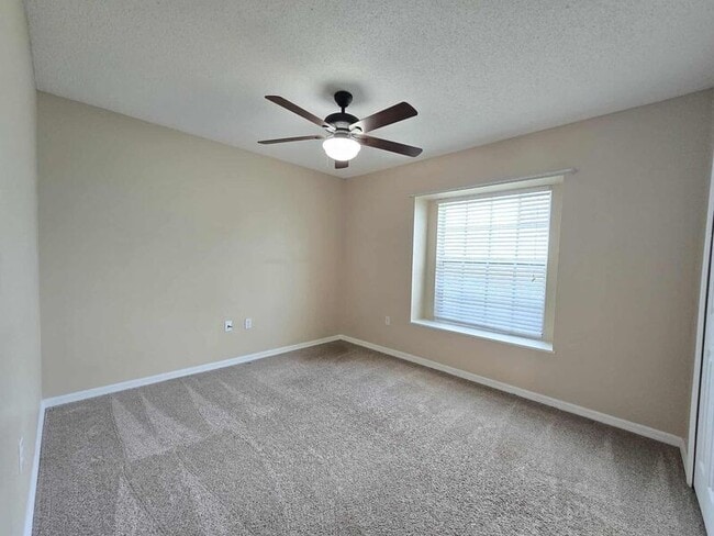 Building Photo - 696 Jessanda Cir