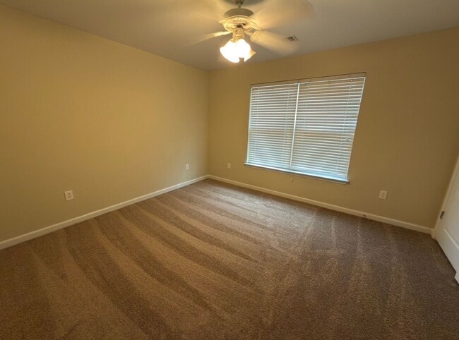 Building Photo - LEASING FOR IMMEDIATE MOVE IN!