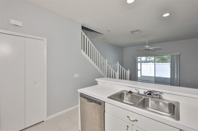 Building Photo - 12950 Kings Crossing Dr