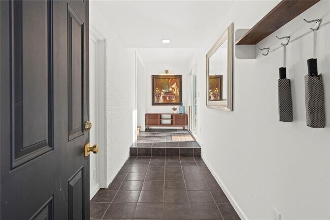 Building Photo - 1333 Victor Rd NE