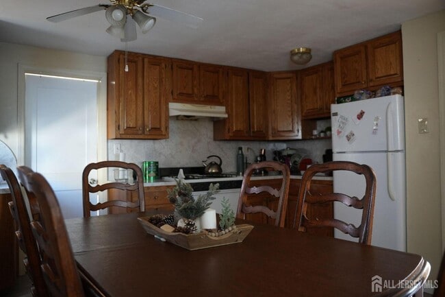 Building Photo - 413 Paderewski Ave