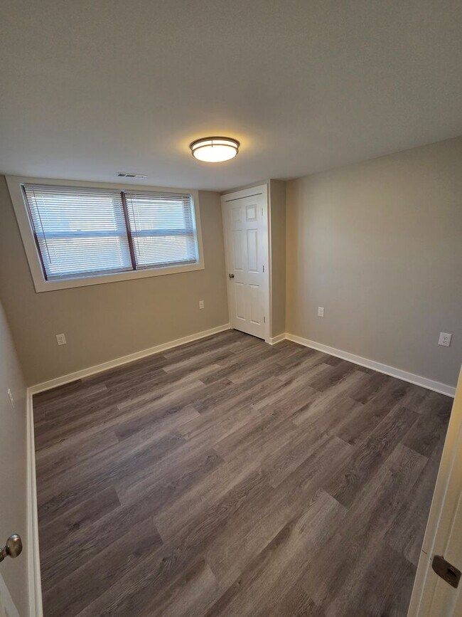 Building Photo - 4/2/1 Newly remodeled with fenced in backyard!!!