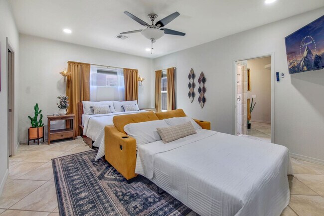 Building Photo - 1800 Burgundy Dr