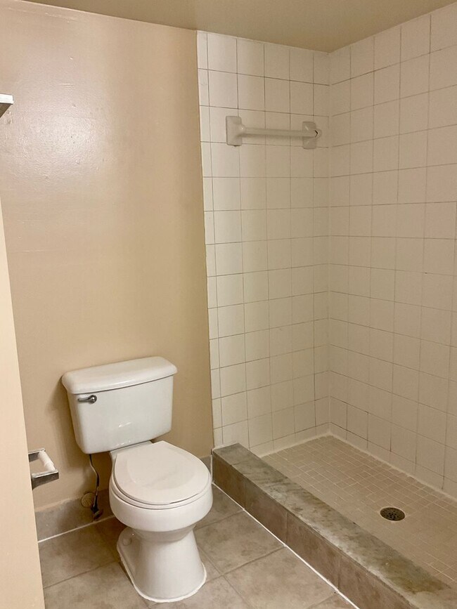 Building Photo - The Grand Isles - Key Lago