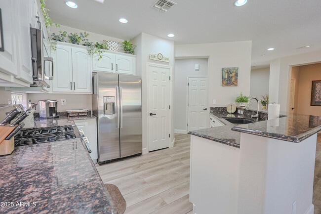 Building Photo - 2462 W Turtle Hill Dr