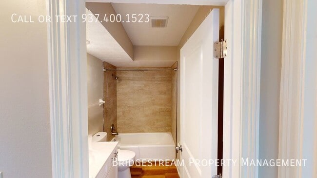 Building Photo - Beautiful ground level 2 bedroom, 2 full b...