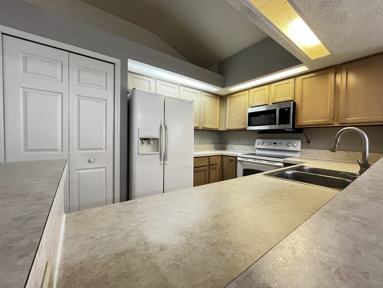 Building Photo - 1159 Radis Pl